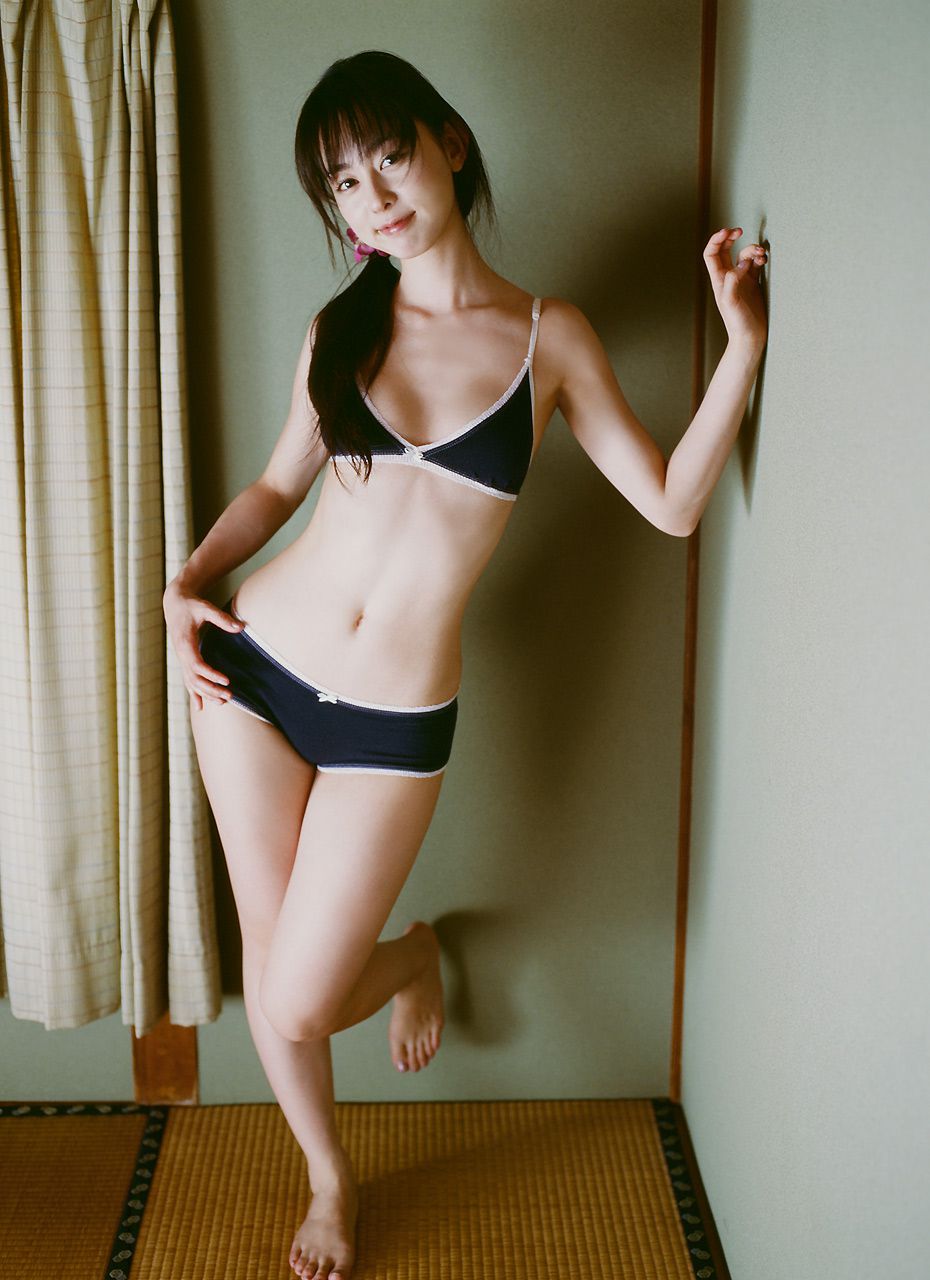 Rina Akiyama "Waiting for me" [Image.tv]