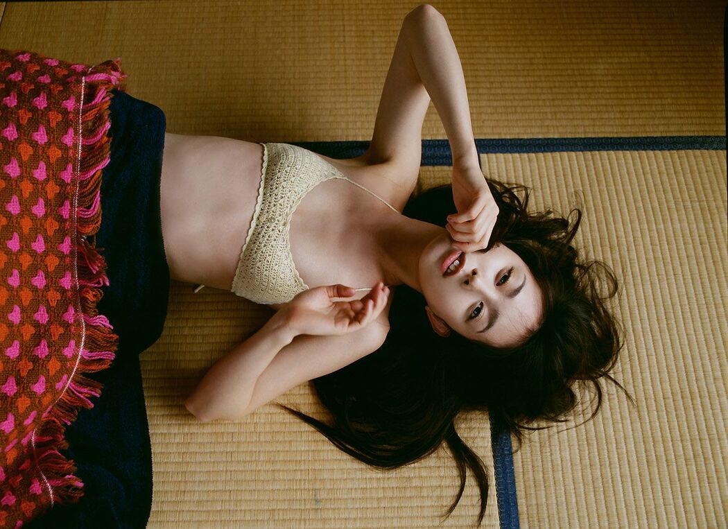 Rina Akiyama "Waiting for me" [Image.tv]