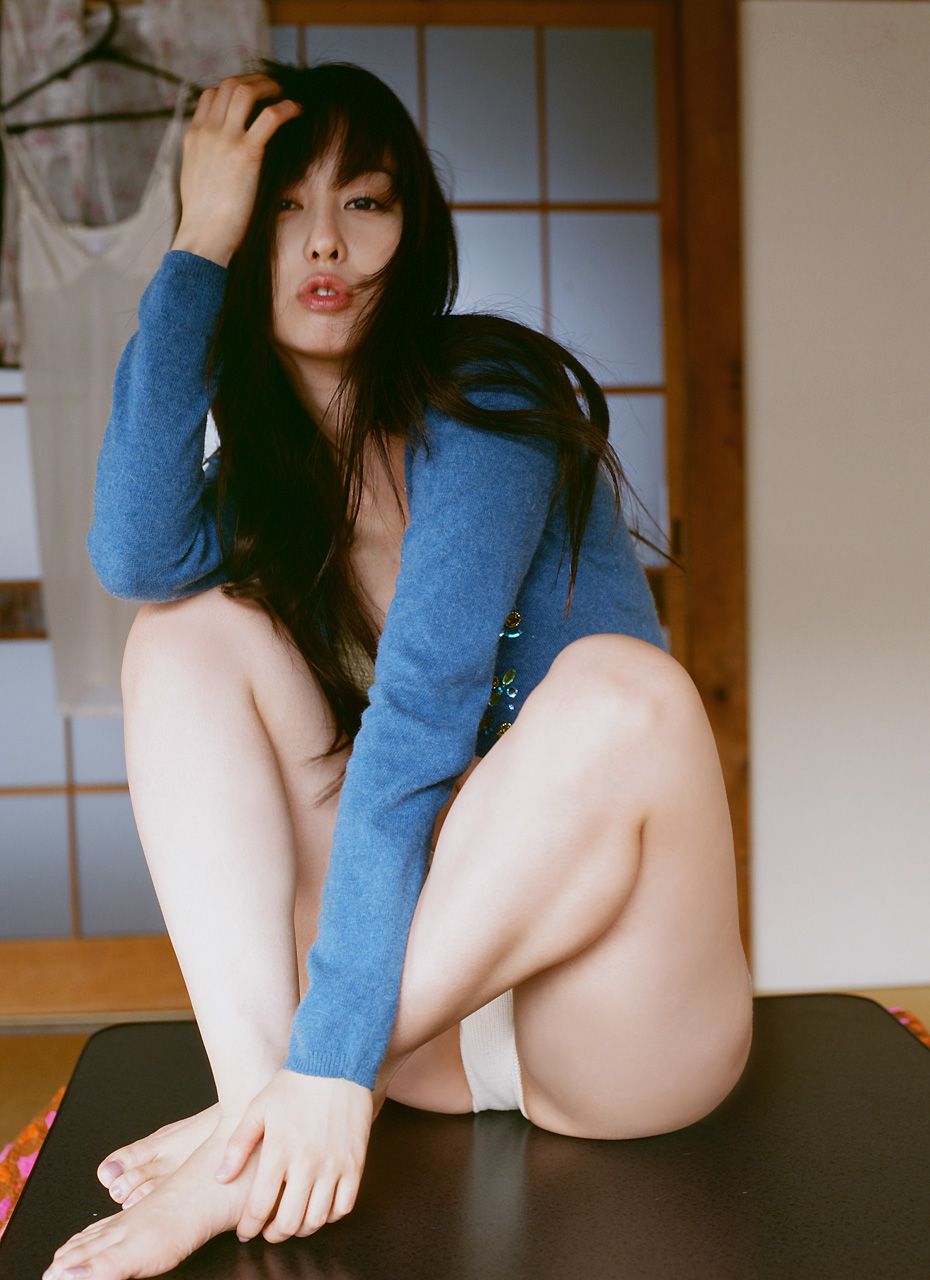 Rina Akiyama "Waiting for me" [Image.tv]