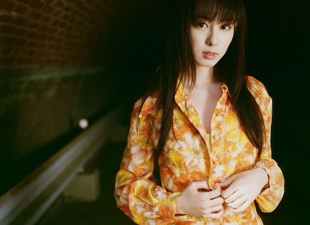 Rina Akiyama "Waiting for me" [Image.tv]