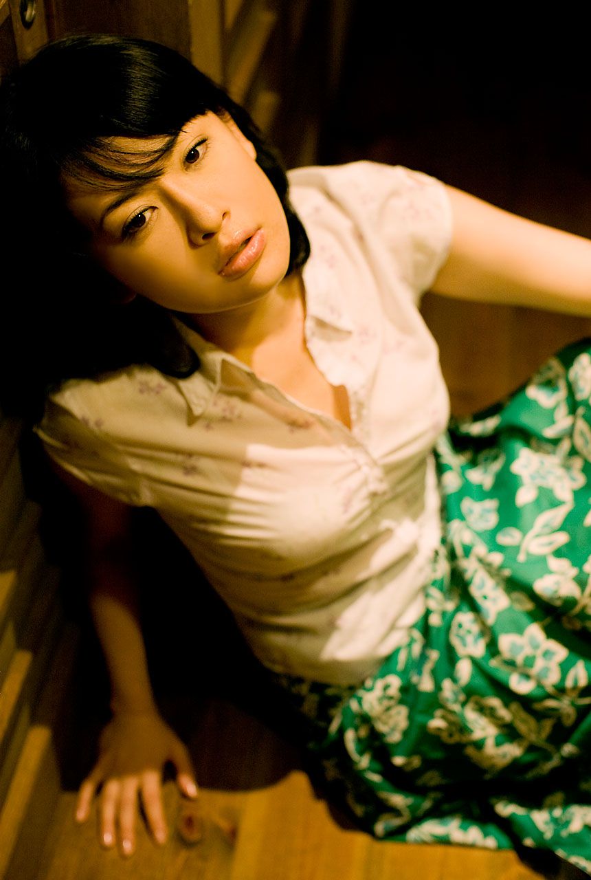 Sawa Suzuki "Back Brush" [Image.tv]