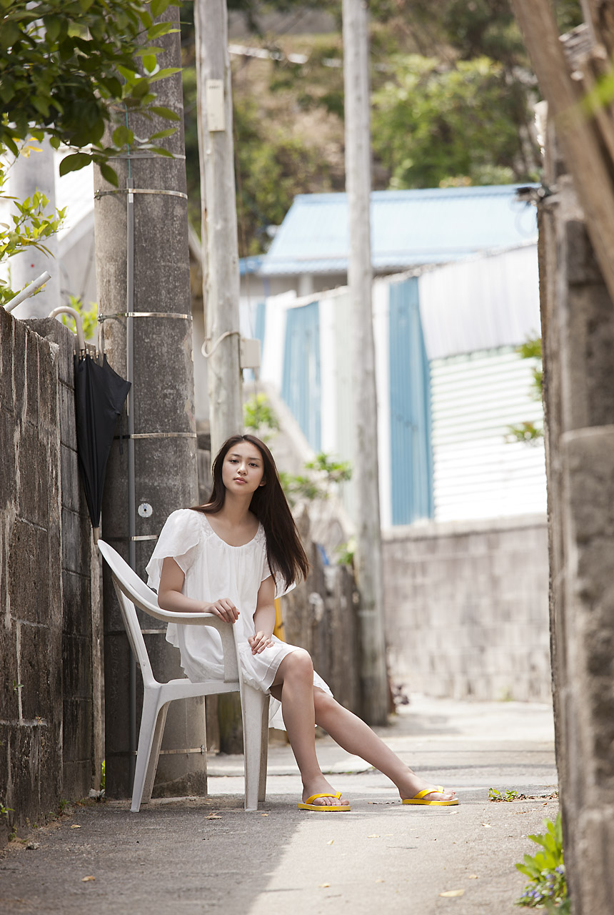 Emi Takei "Monument" [Image.tv]