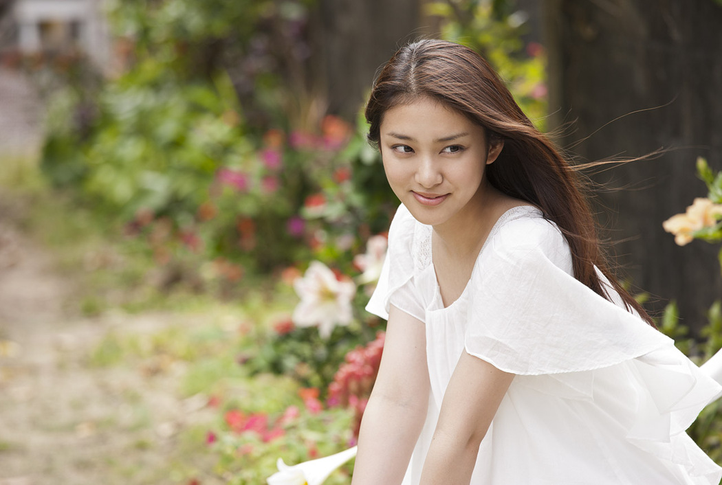 Emi Takei "Monument" [Image.tv]