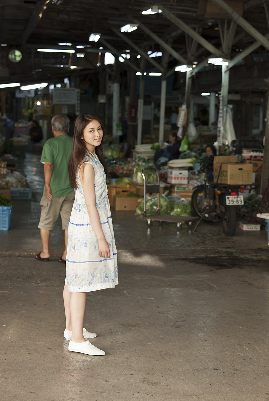 Emi Takei "Monument" [Image.tv]