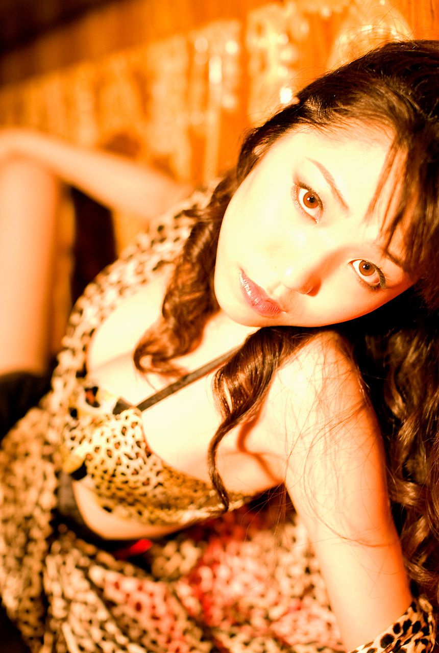 Guiya Shamei/Guya Shamei "Between the Sheets" [Image.tv]