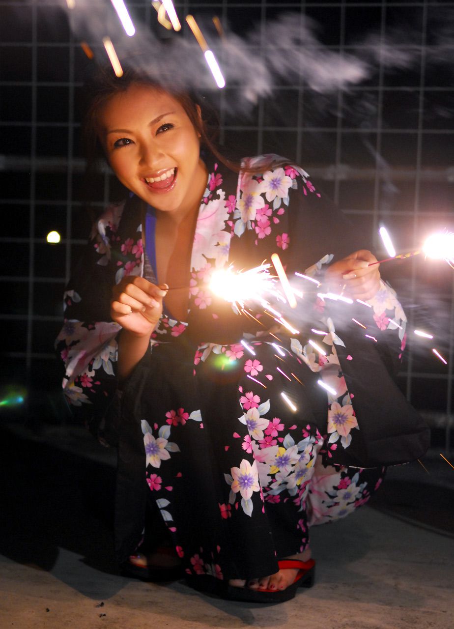 Tatsumi Natsuko "Unusual" [Image.tv]