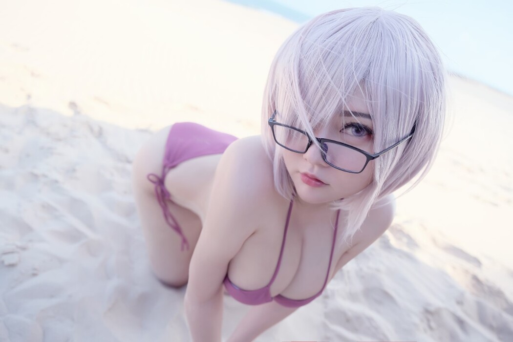 Coser@Potato Godzilla – Mashu Kyrielight Bikini