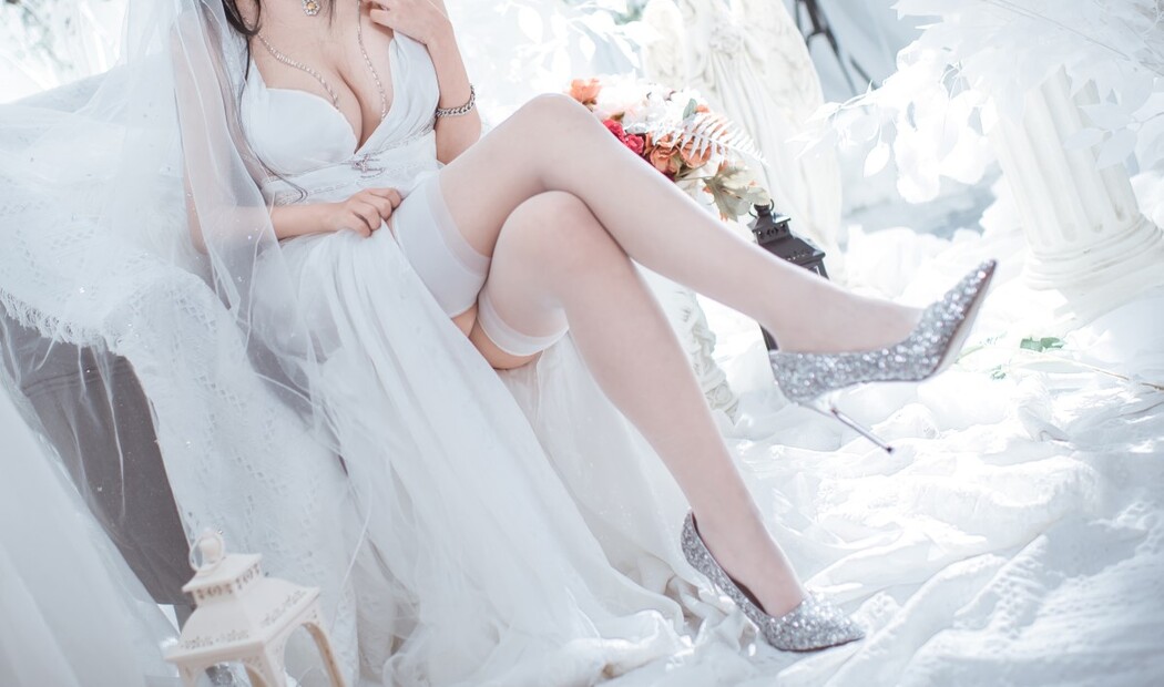 Coser@仙女月 Vol.008 大凤纯白婚纱