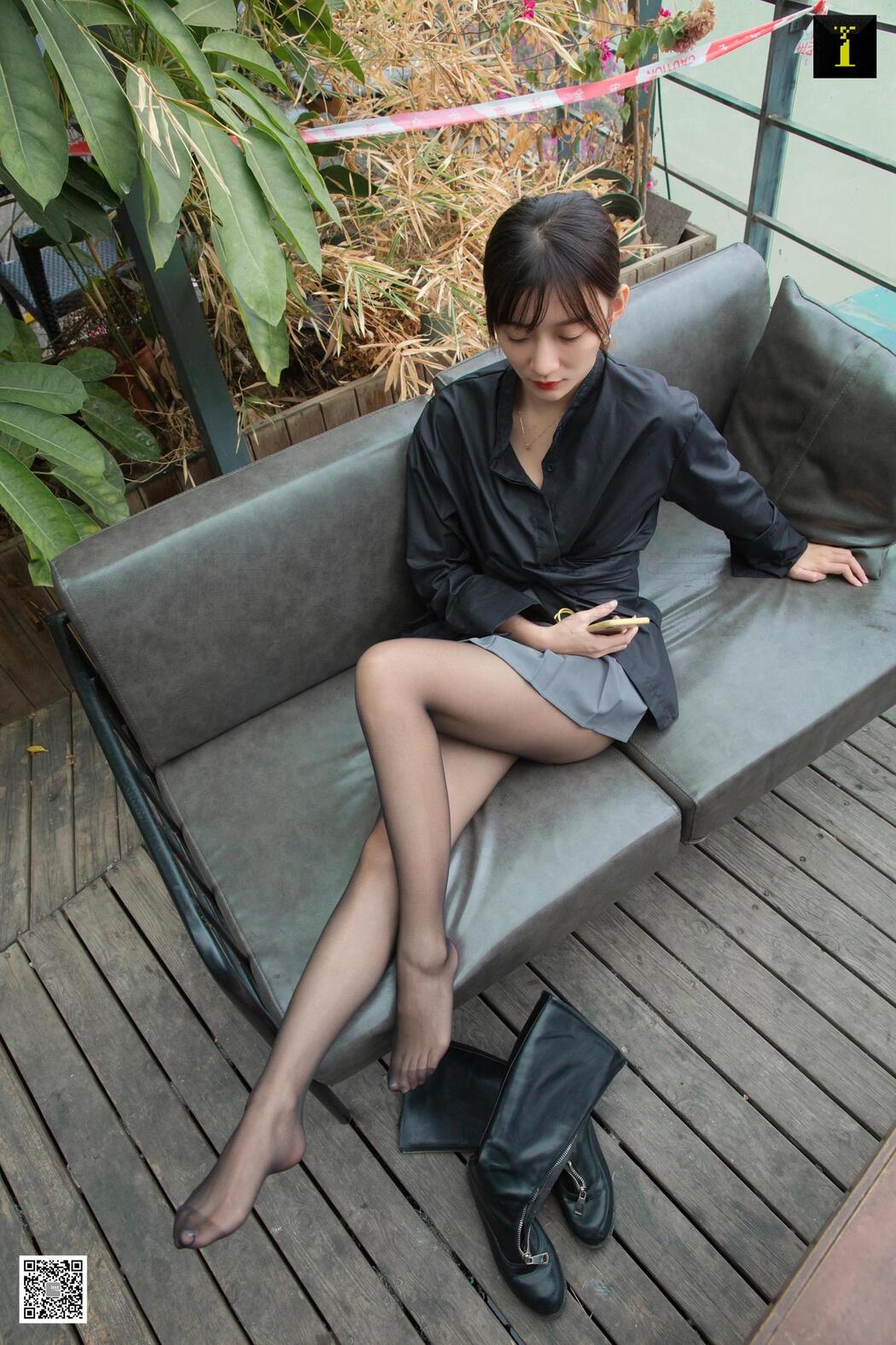 Qiuqiu "Autumn Boots and Black Silk" [异思趣向IESS] Beautiful Legs in Stockings