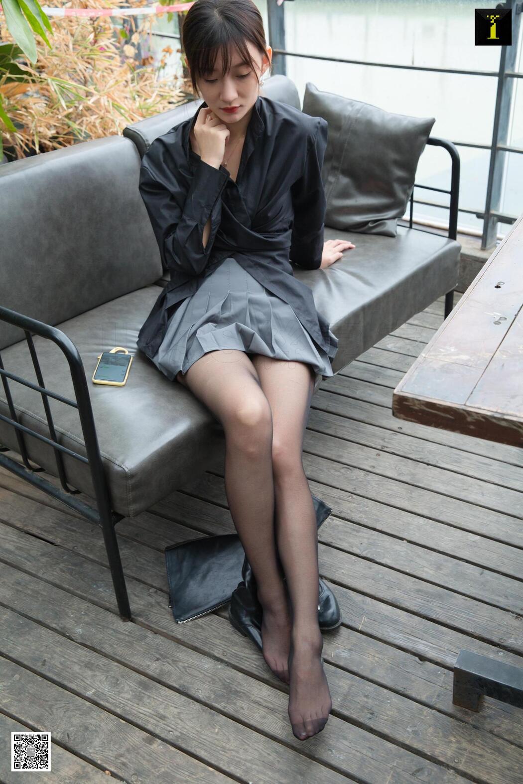 Qiuqiu "Autumn Boots and Black Silk" [异思趣向IESS] Beautiful Legs in Stockings