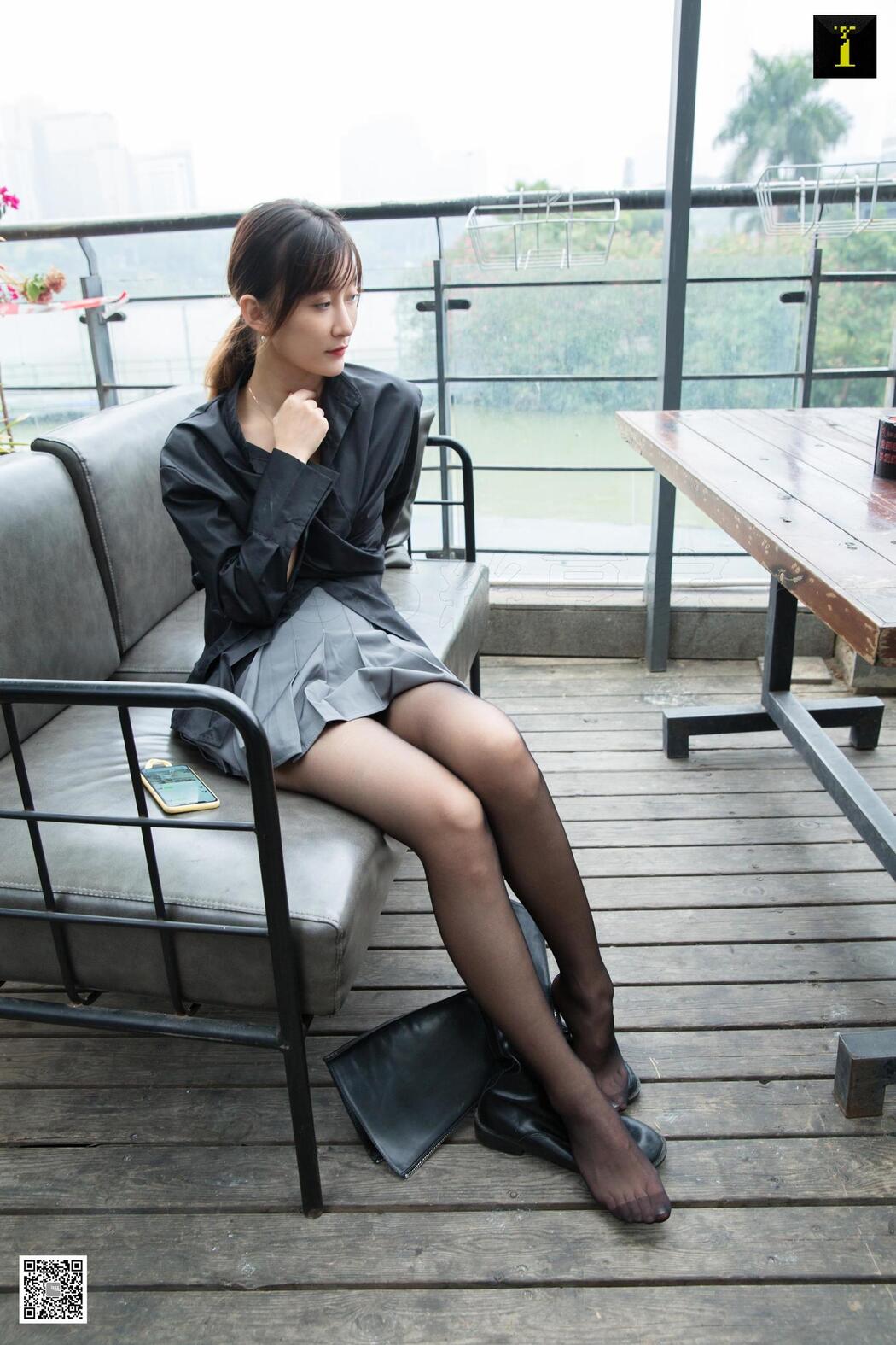 Qiuqiu "Autumn Boots and Black Silk" [异思趣向IESS] Beautiful Legs in Stockings