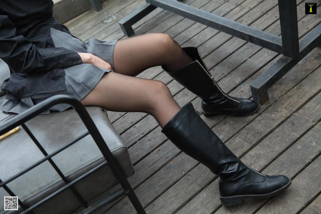 Qiuqiu "Autumn Boots and Black Silk" [异思趣向IESS] Beautiful Legs in Stockings