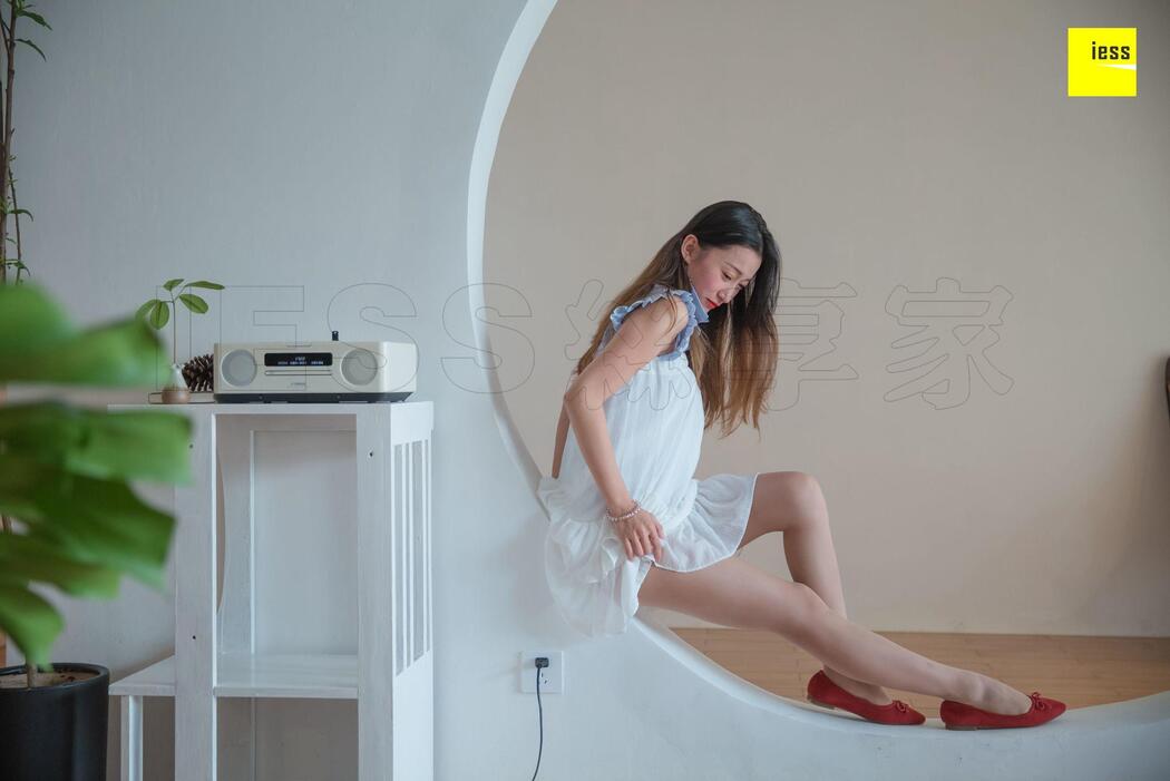 Qiuqiu "Dance of Red Flat Shoes" [Iss to IESS] Sixiangjia 313 Beautiful Feet