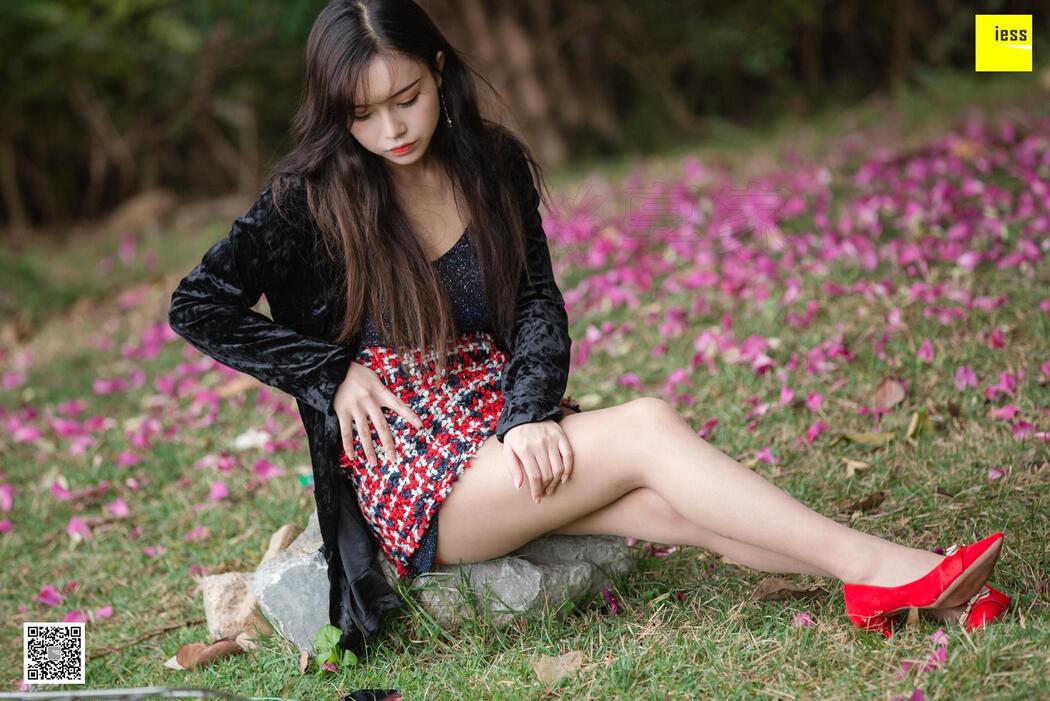 Model Xiao Yu "Xiao Yu in the Flowers" [异思趣向IESS] Beautiful legs