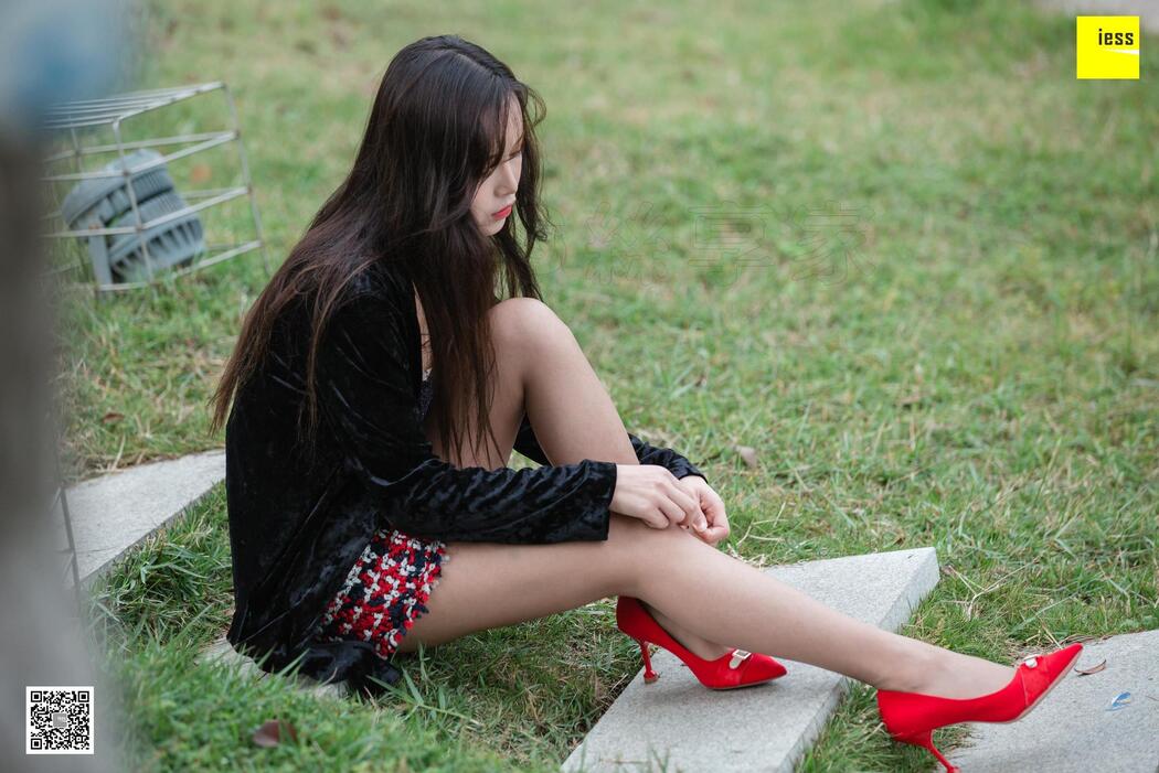 Model Xiao Yu "Xiao Yu in the Flowers" [异思趣向IESS] Beautiful legs