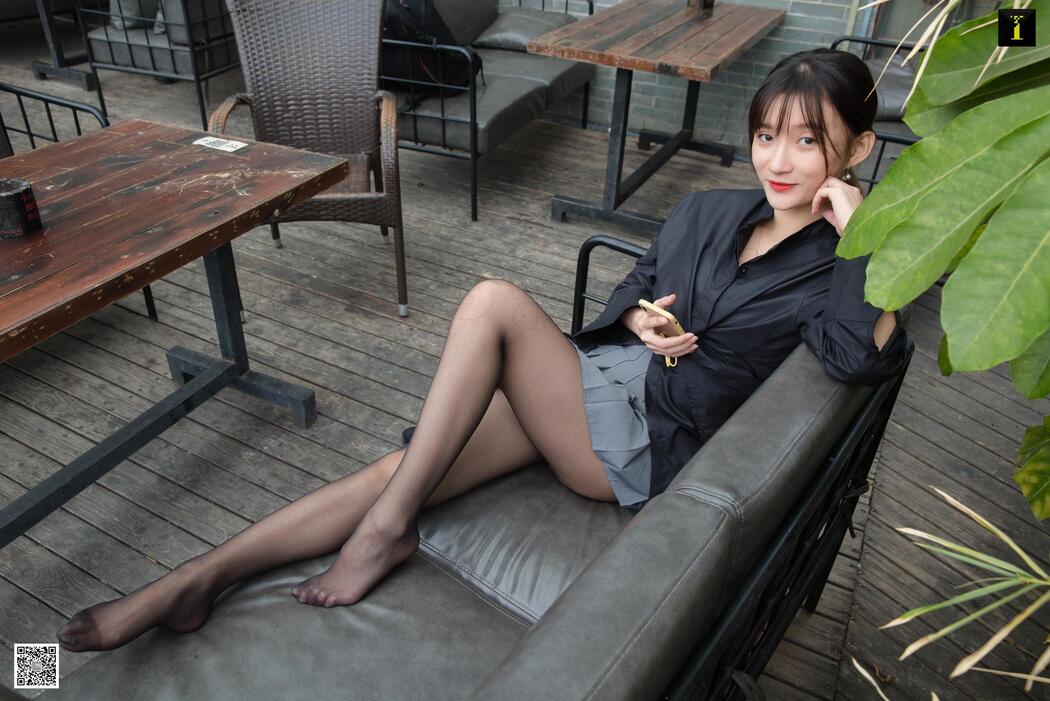 Qiuqiu "Autumn Boots and Black Silk" [异思趣向IESS] Beautiful Legs in Stockings