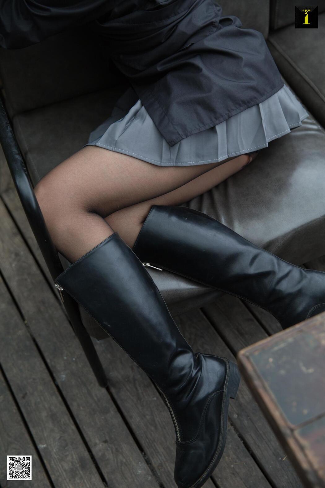 Qiuqiu "Autumn Boots and Black Silk" [异思趣向IESS] Beautiful Legs in Stockings