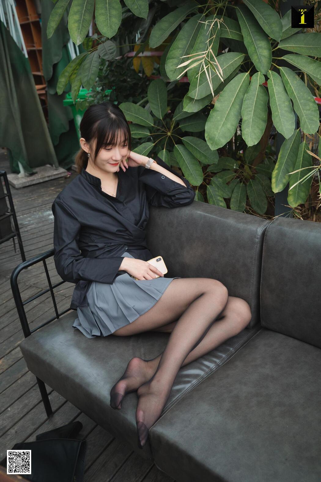 Qiuqiu "Autumn Boots and Black Silk" [异思趣向IESS] Beautiful Legs in Stockings