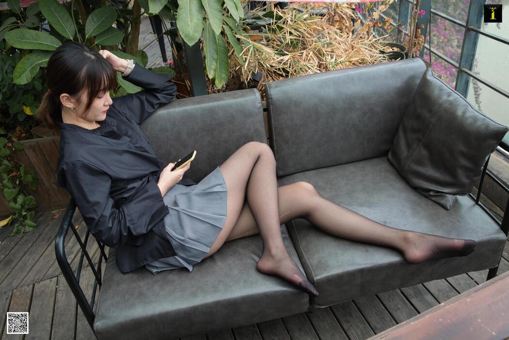 Qiuqiu "Autumn Boots and Black Silk" [异思趣向IESS] Beautiful Legs in Stockings