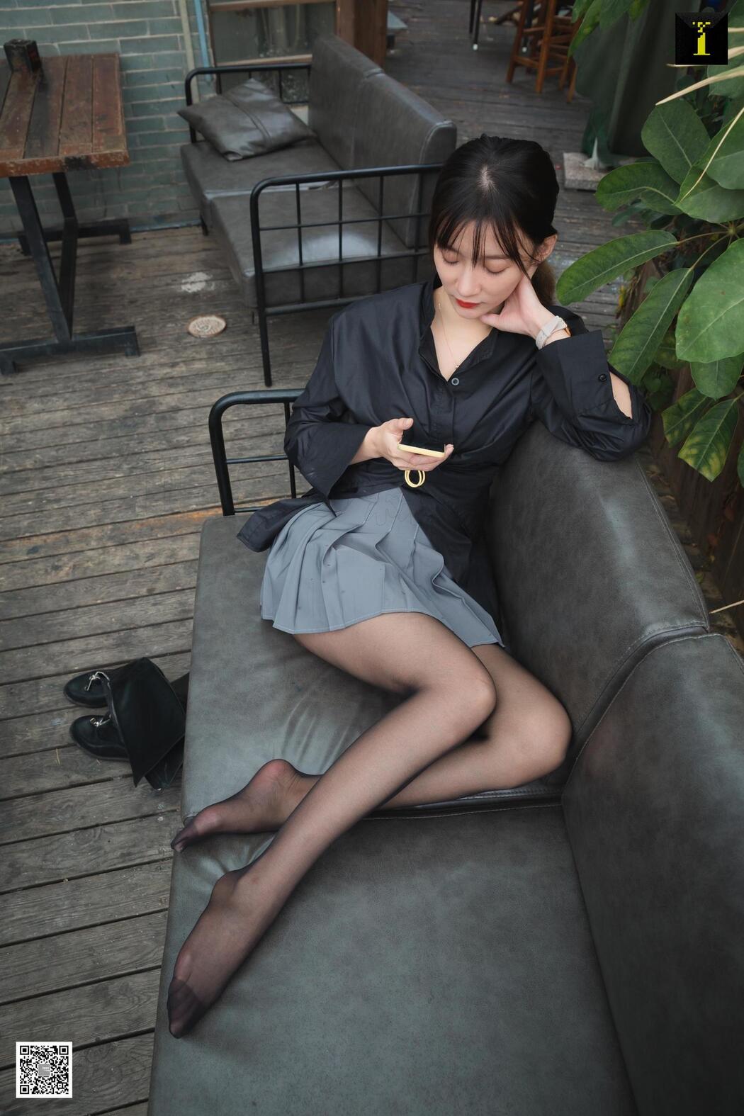 Qiuqiu "Autumn Boots and Black Silk" [异思趣向IESS] Beautiful Legs in Stockings