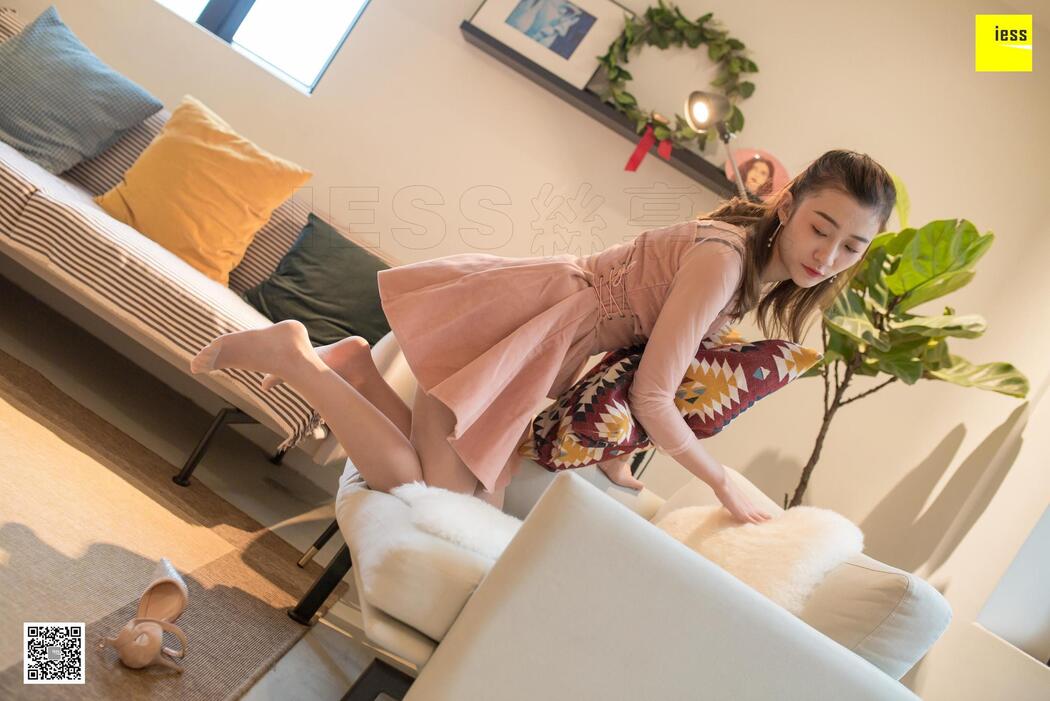 Leg model Qiuqiu "Autumn and Autumn Pink Tender Toe Reinforcement" [异思趣向IESS] Beautiful legs and silk feet