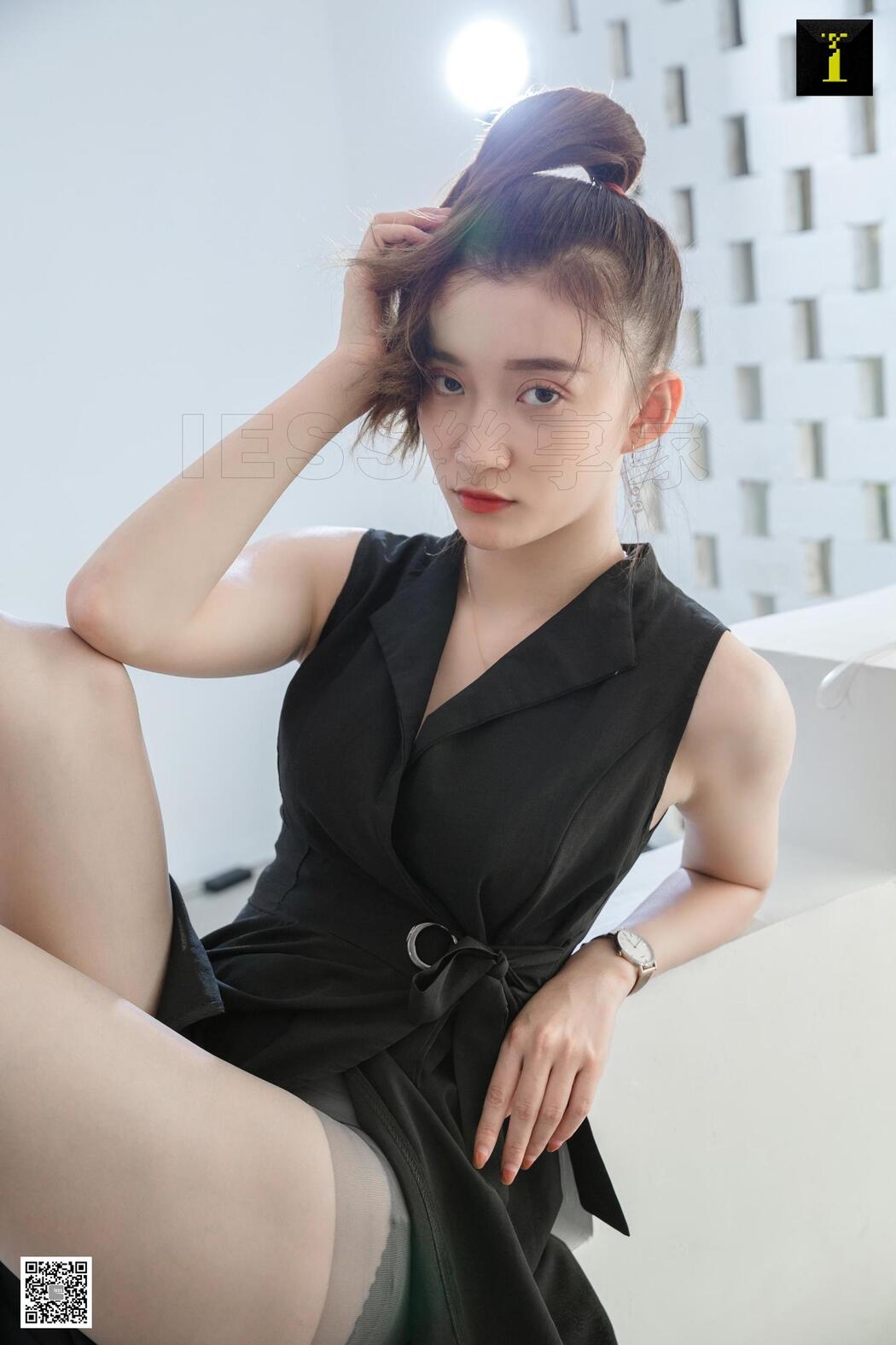 Model Qiuqiu "Lip Marks on Autumn and Autumn Socks" [IESS Weird and Interesting] Beautiful legs and silk feet