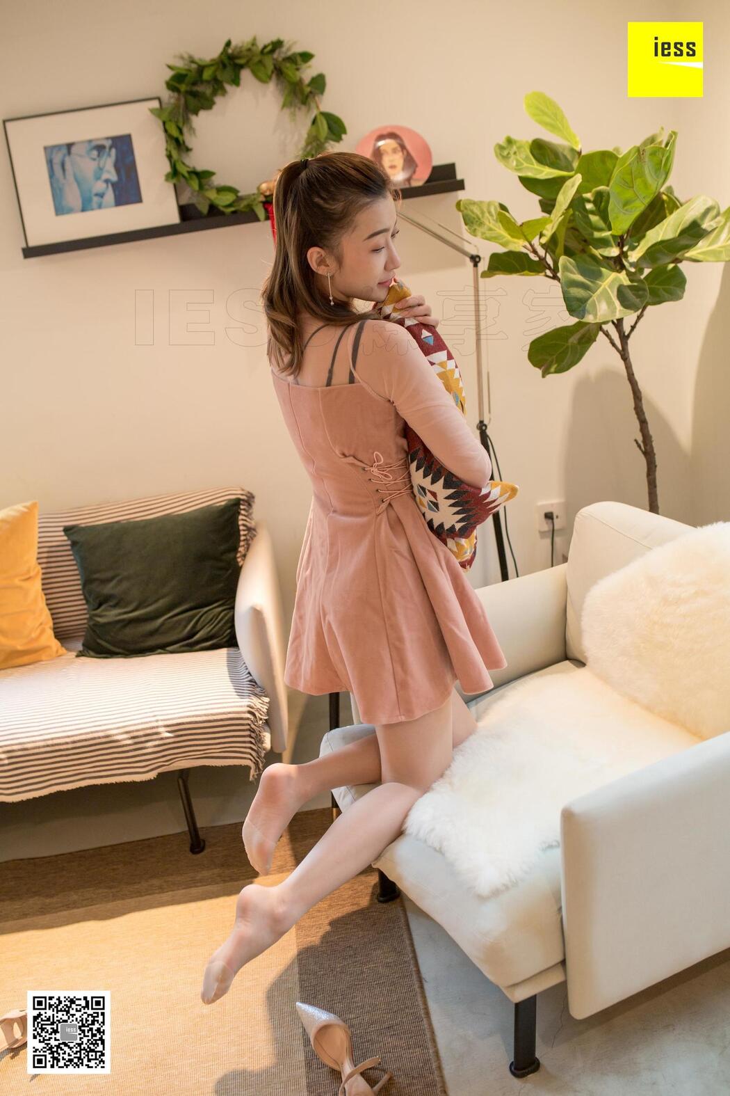 Leg model Qiuqiu "Autumn and Autumn Pink Tender Toe Reinforcement" [异思趣向IESS] Beautiful legs and silk feet