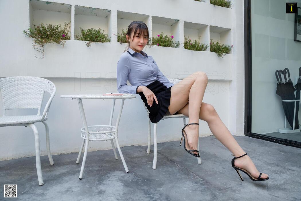 Model Qiuqiu "White-collar Yard Enjoying the Cool" [Iss to IESS]