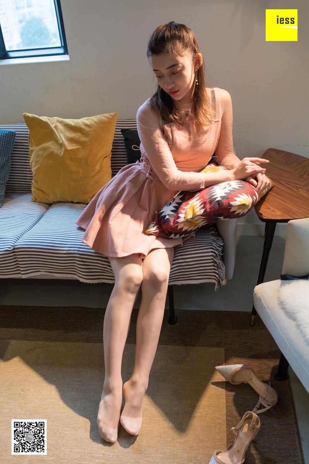 Leg model Qiuqiu "Autumn and Autumn Pink Tender Toe Reinforcement" [异思趣向IESS] Beautiful legs and silk feet