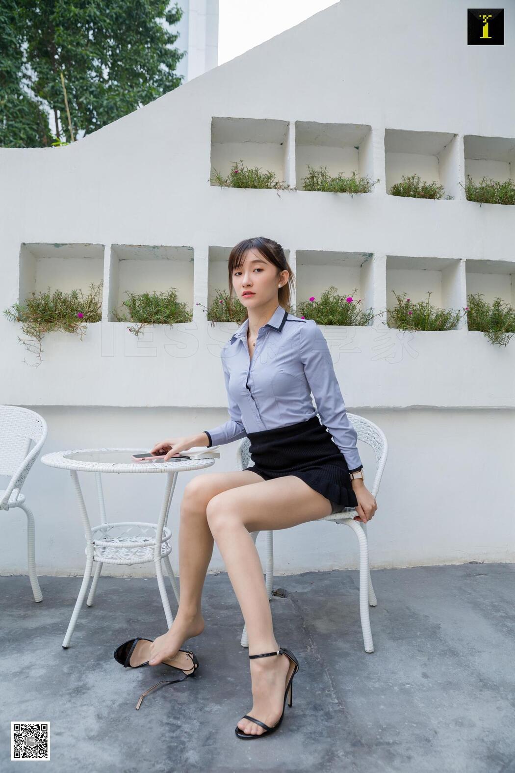 Model Qiuqiu "White-collar Yard Enjoying the Cool" [Iss to IESS]