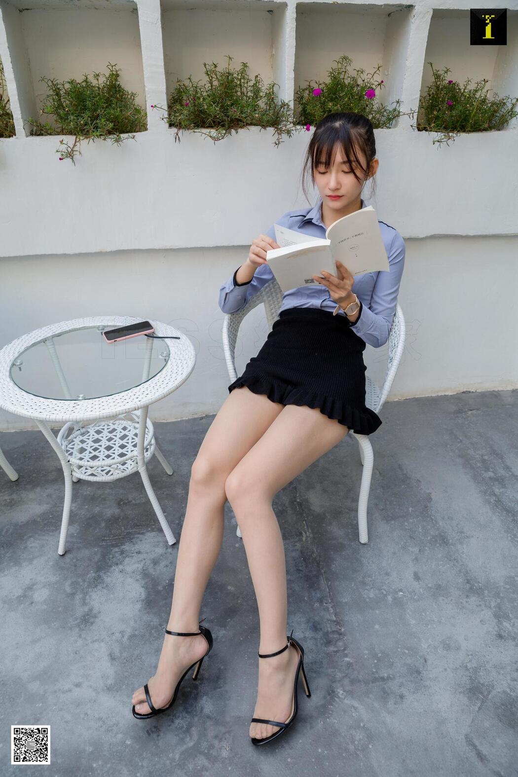 Model Qiuqiu "White-collar Yard Enjoying the Cool" [Iss to IESS]