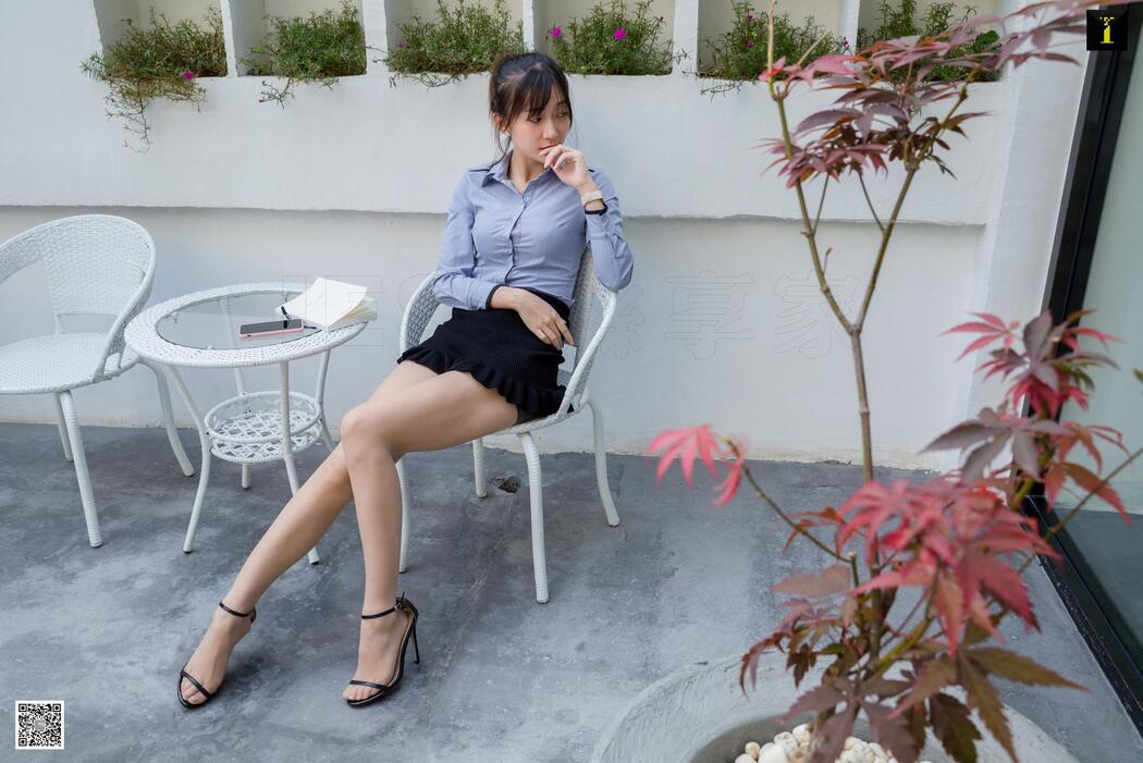 Model Qiuqiu "White-collar Yard Enjoying the Cool" [Iss to IESS]