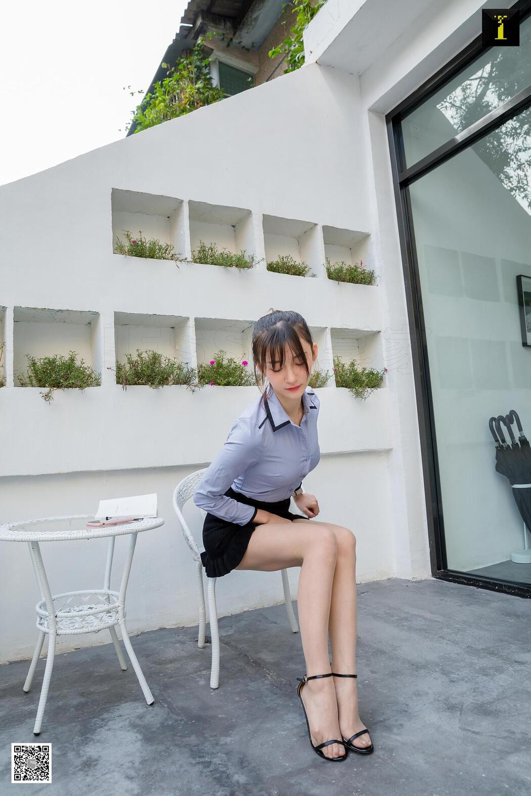 Model Qiuqiu "White-collar Yard Enjoying the Cool" [Iss to IESS]