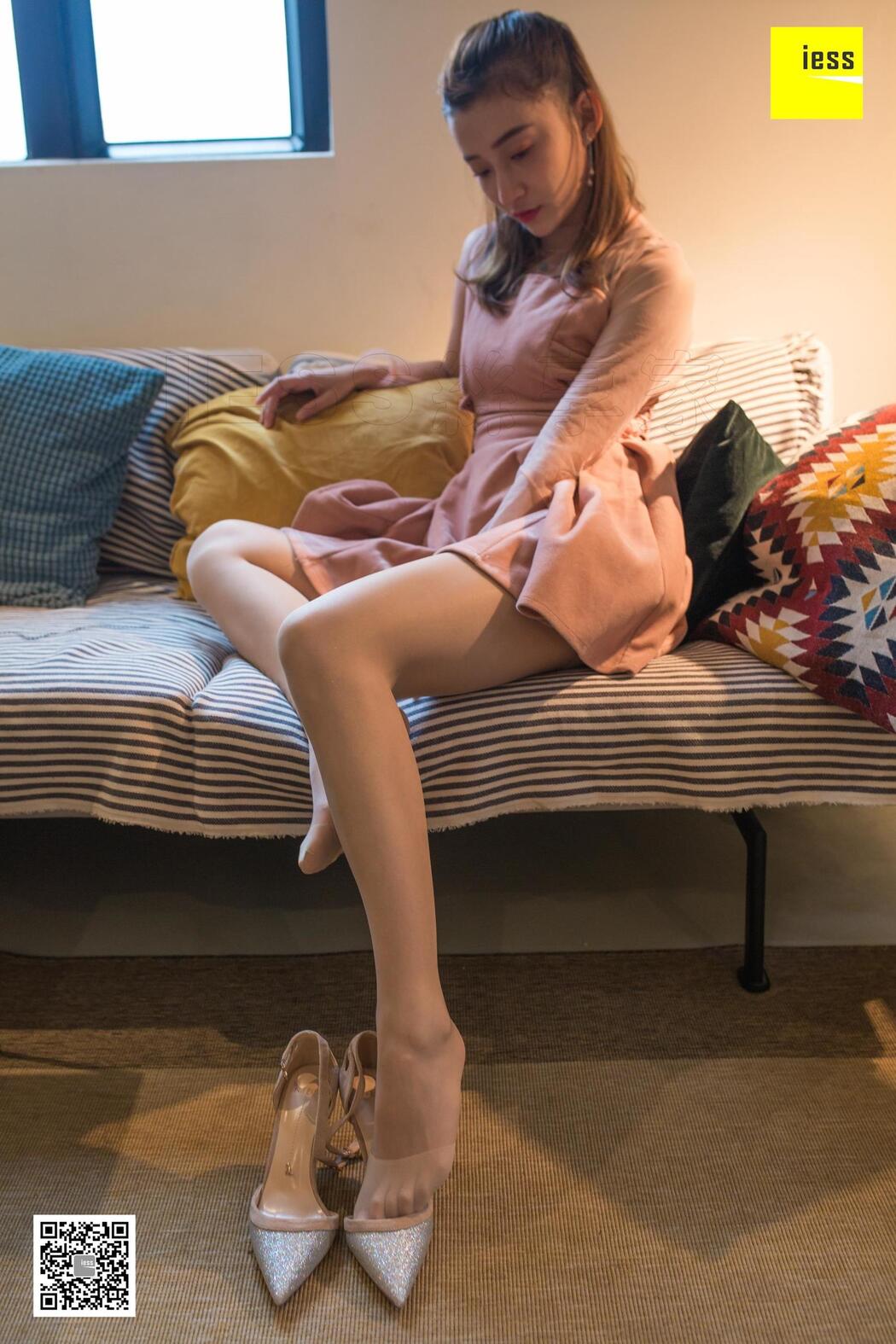 Leg model Qiuqiu "Autumn and Autumn Pink Tender Toe Reinforcement" [异思趣向IESS] Beautiful legs and silk feet