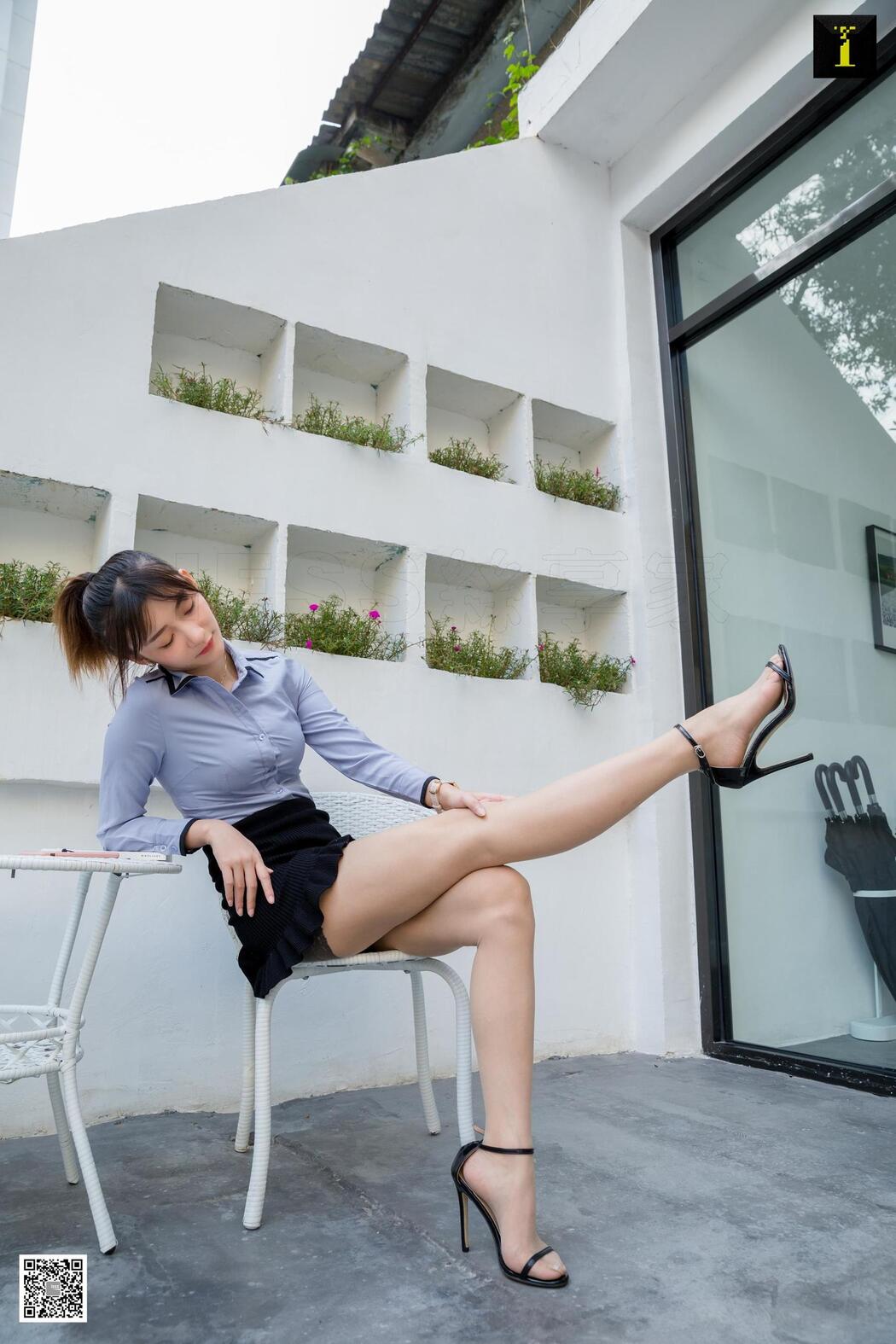 Model Qiuqiu "White-collar Yard Enjoying the Cool" [Iss to IESS]