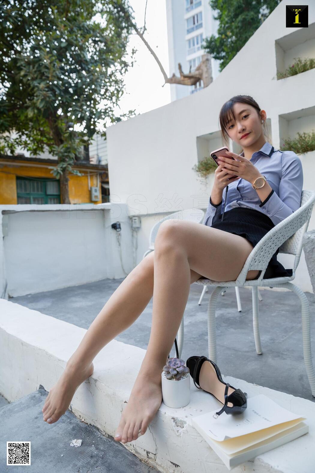 Model Qiuqiu "White-collar Yard Enjoying the Cool" [Iss to IESS]