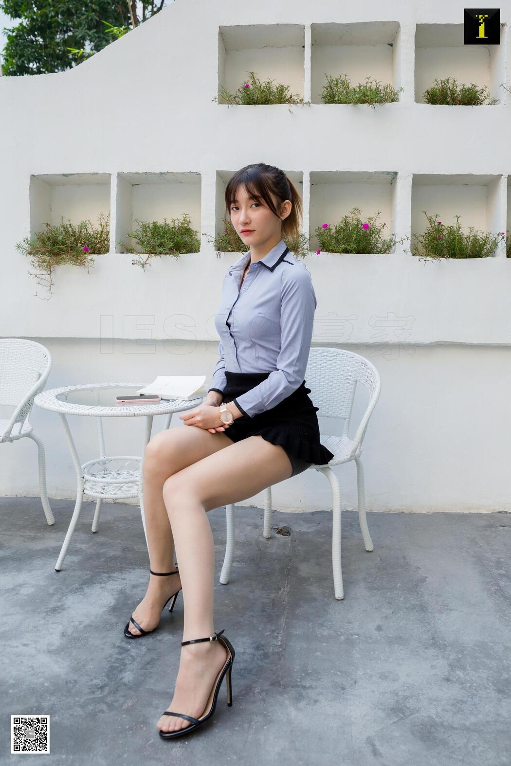 Model Qiuqiu "White-collar Yard Enjoying the Cool" [Iss to IESS]