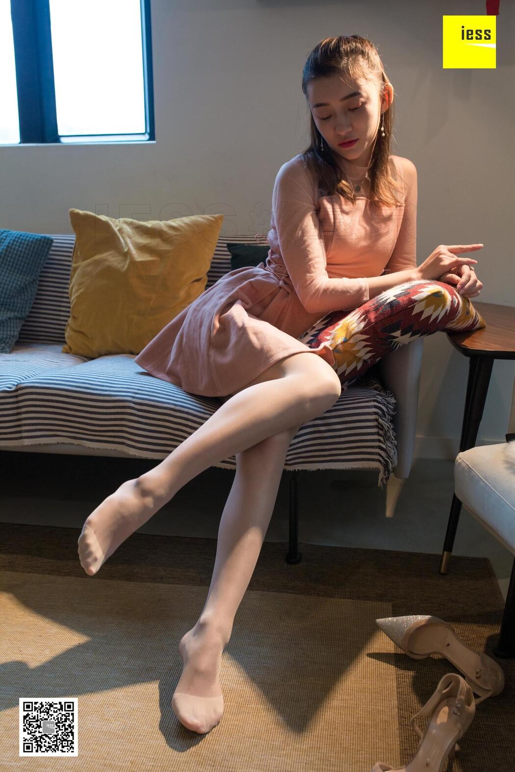 Leg model Qiuqiu "Autumn and Autumn Pink Tender Toe Reinforcement" [异思趣向IESS] Beautiful legs and silk feet