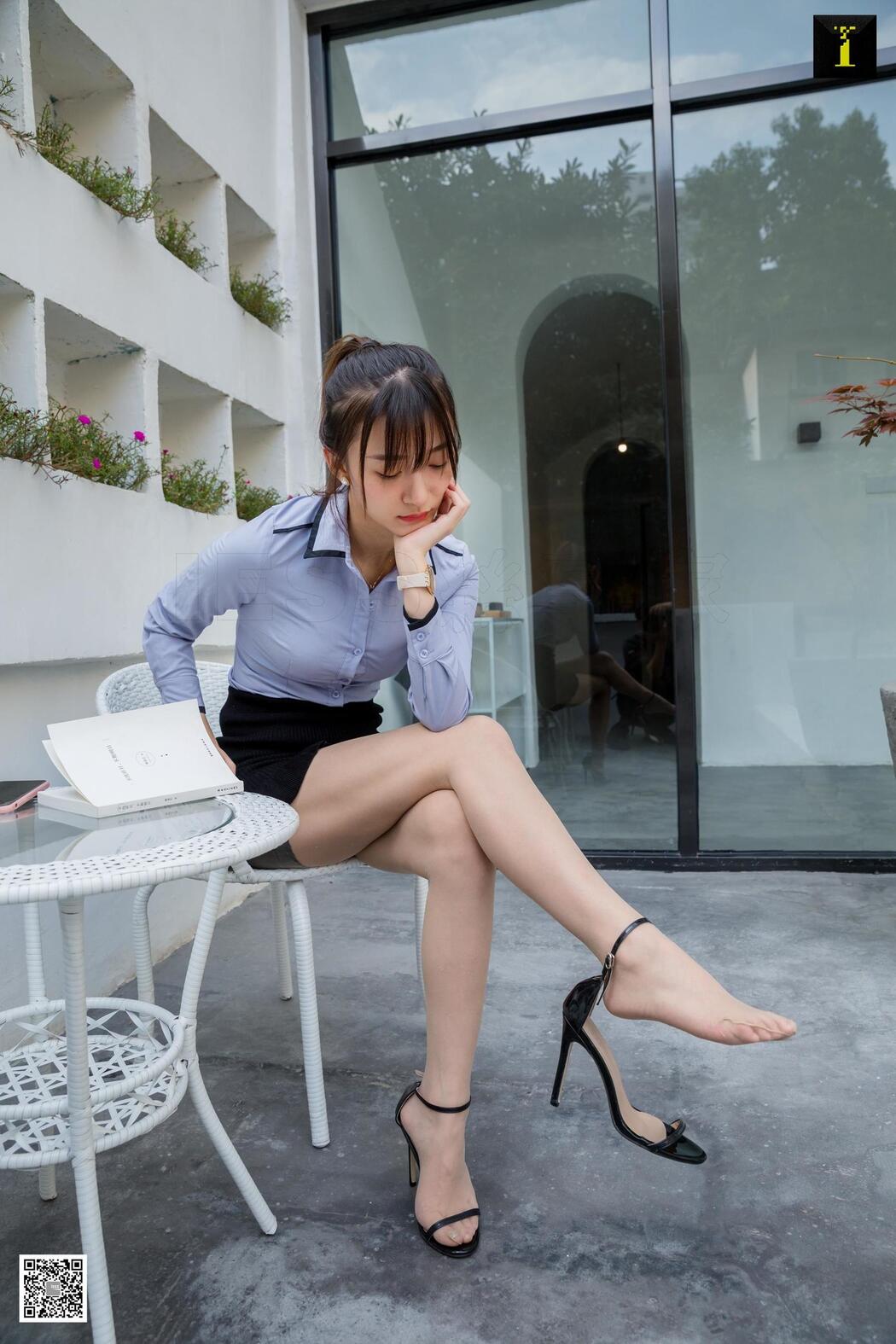 Model Qiuqiu "White-collar Yard Enjoying the Cool" [Iss to IESS]