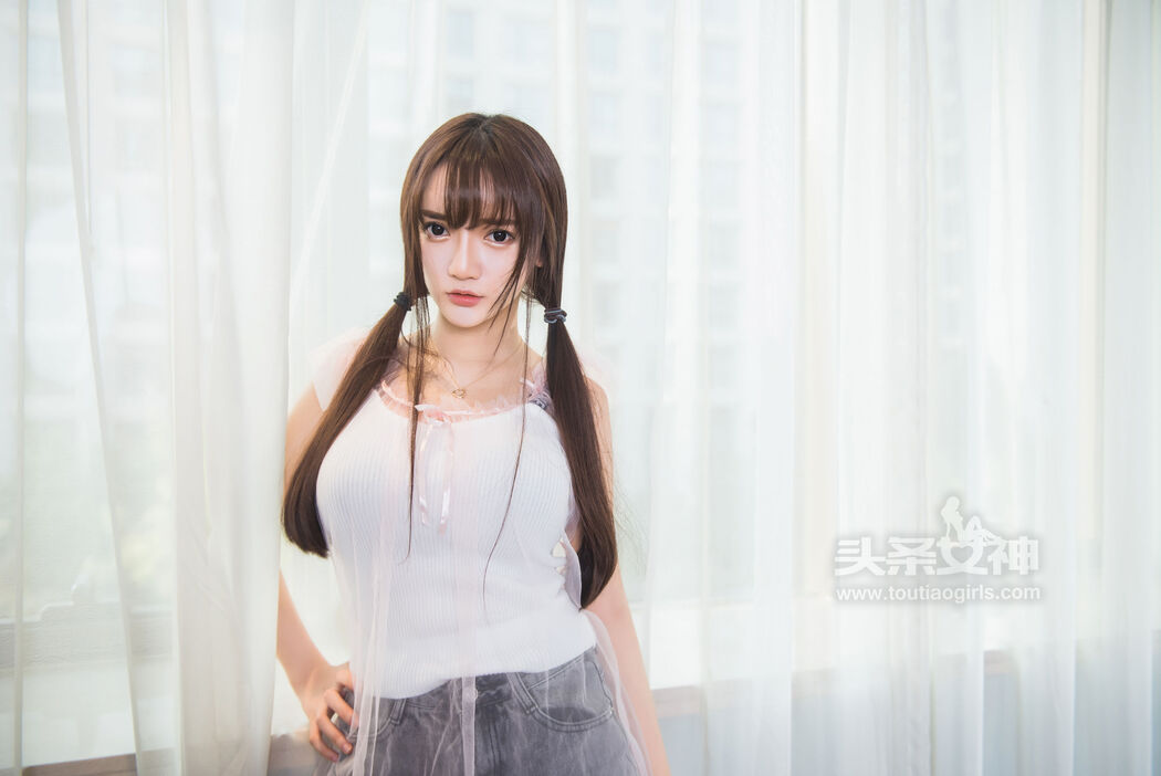 Xiao Ru Jing "White Socks Human Story" [Headline Goddess]