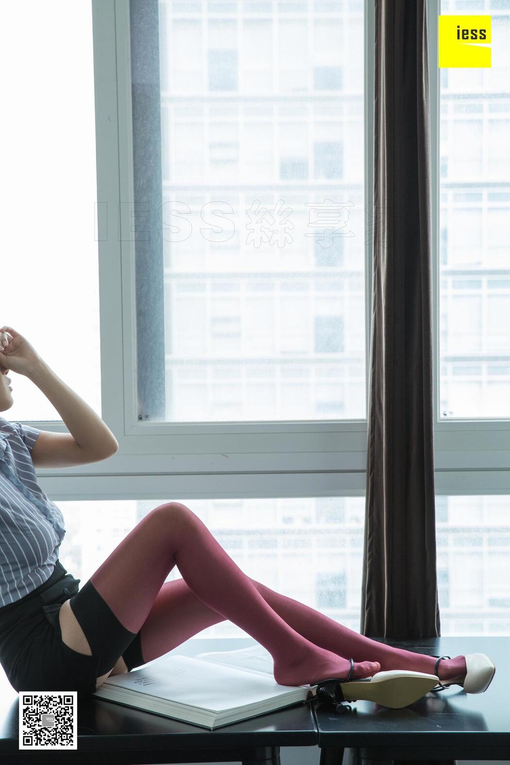 Leg model Xiao Yu "Little Feather Red Silk in the Sixth Day" [Issue IESS] Beautiful legs in stockings