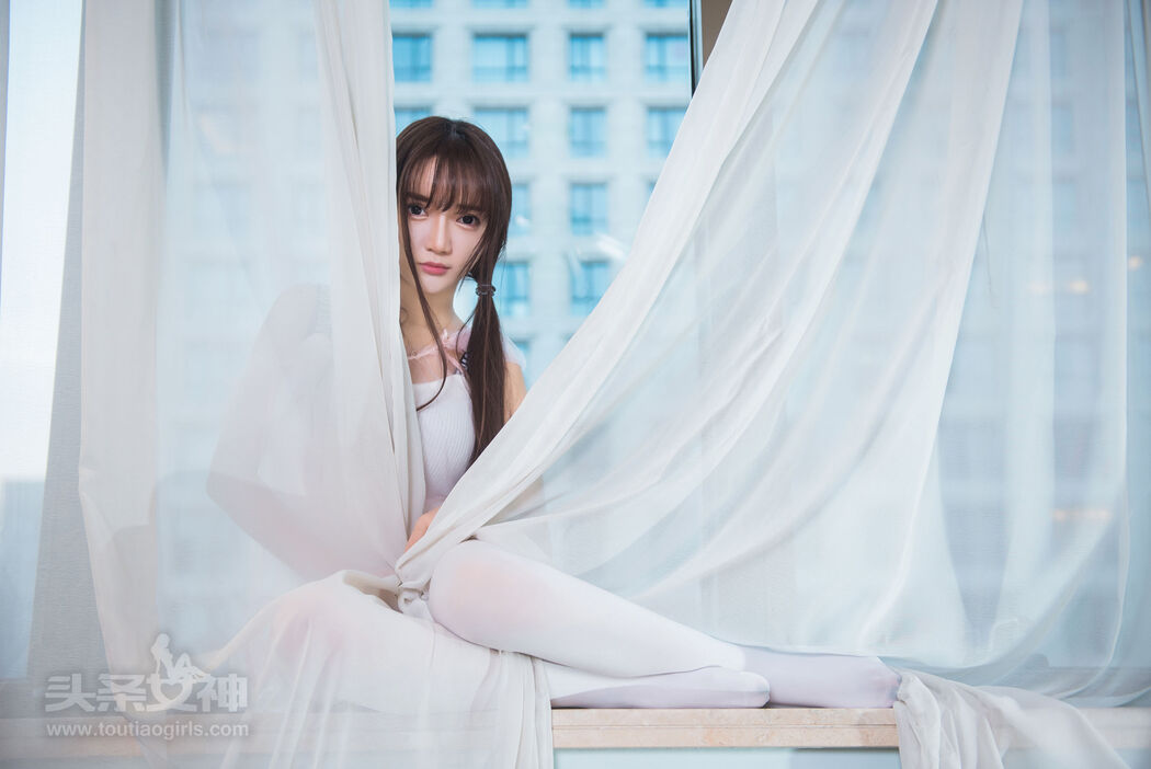 Xiao Ru Jing "White Socks Human Story" [Headline Goddess]