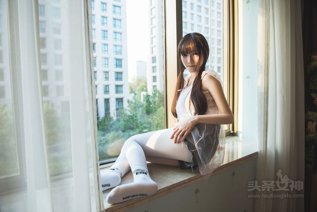 Xiao Ru Jing "White Socks Human Story" [Headline Goddess]