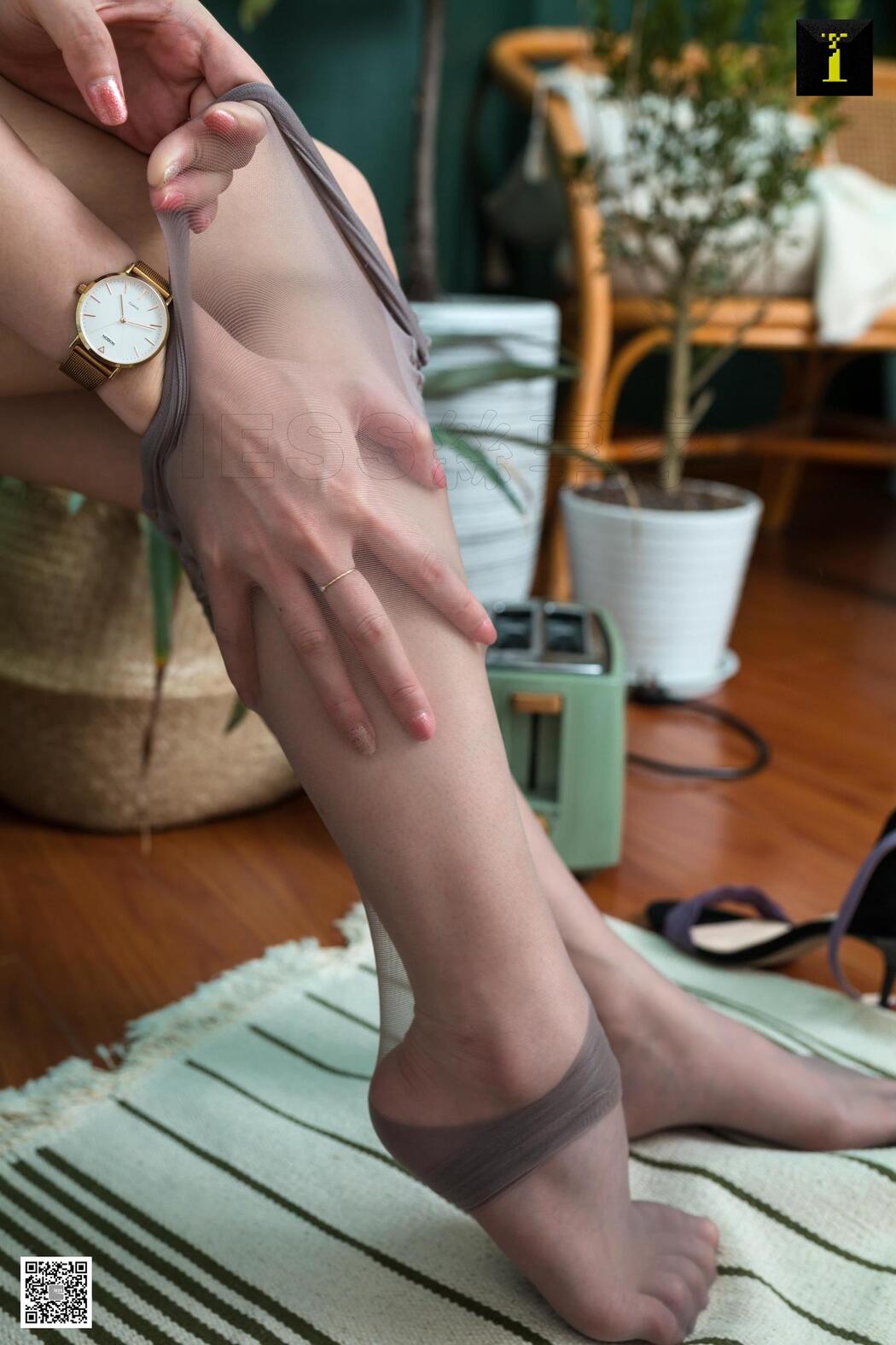 Model Qiu Qiu "Qiu Sister's Literary Style" [IESS] Beautiful legs and silk feet