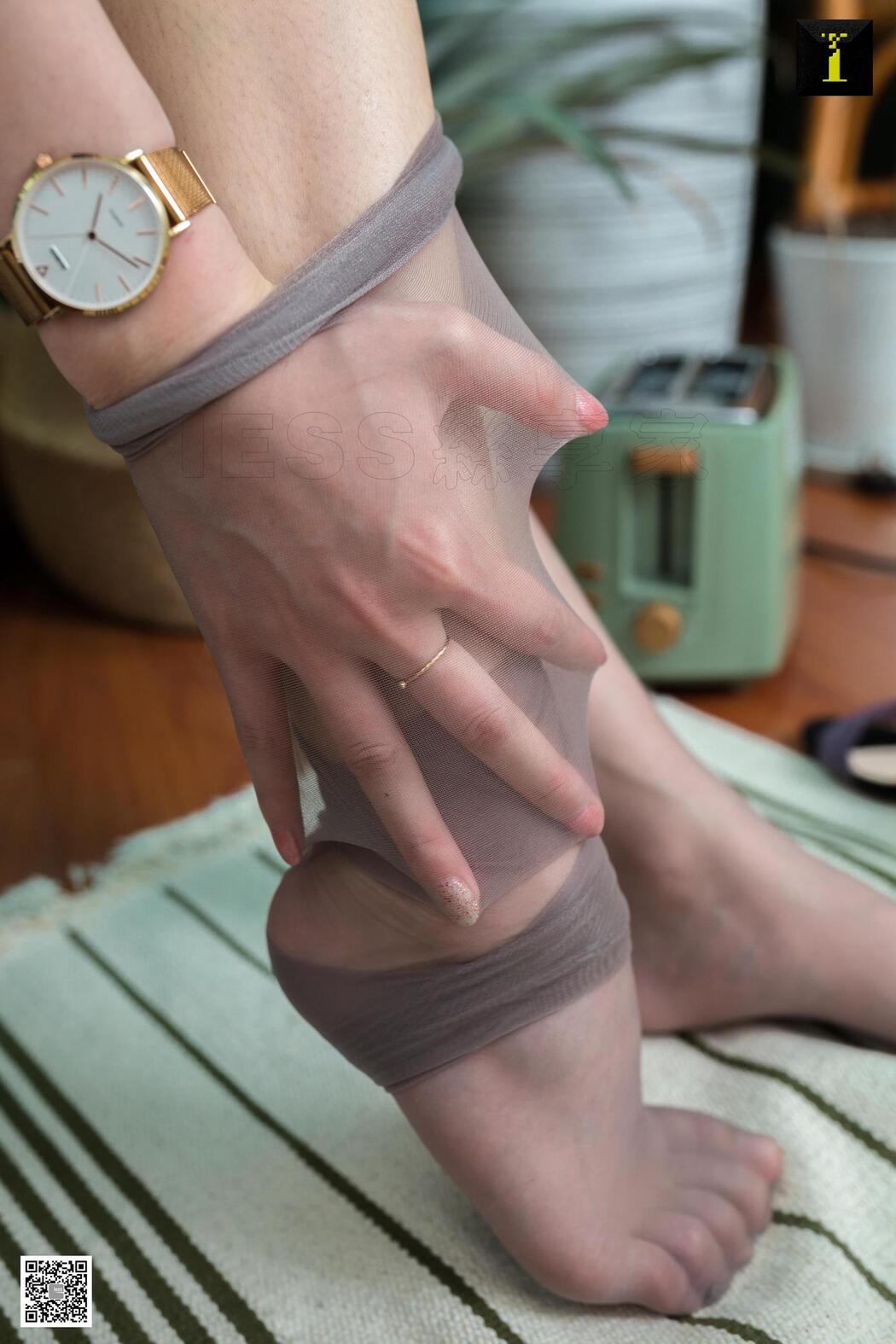 Model Qiu Qiu "Qiu Sister's Literary Style" [IESS] Beautiful legs and silk feet