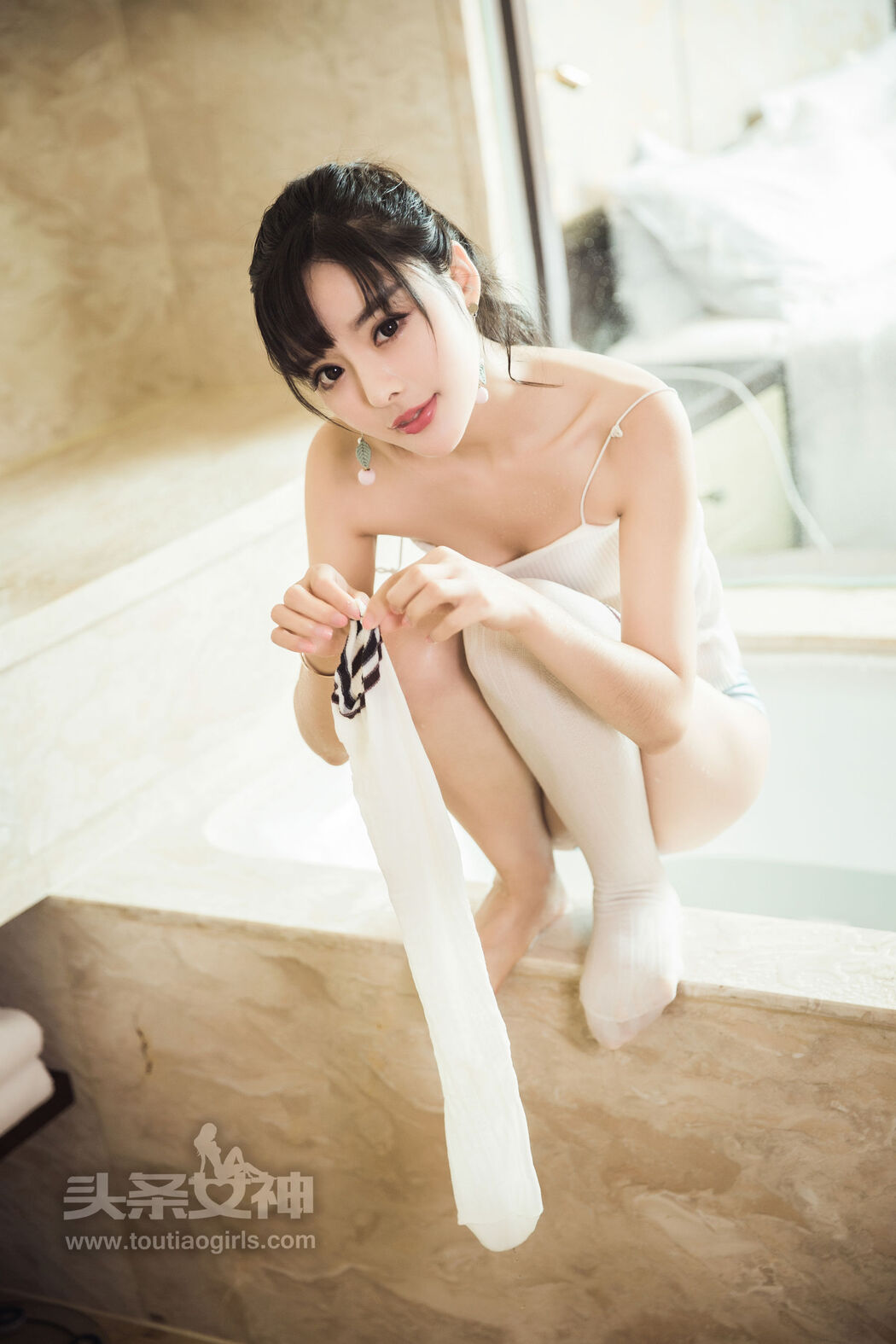 Zhou Xiyan "Sweet and Sour Is Me" [Headline Goddess]