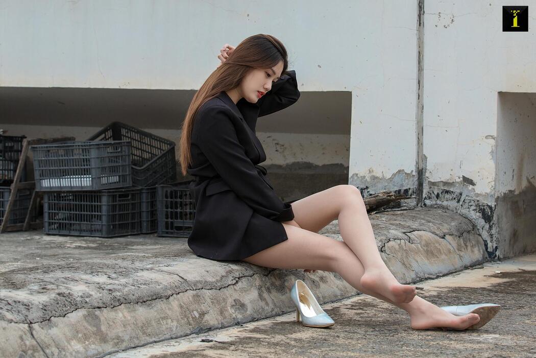 Yu Sai "Yue Sai Men's Jacket" [Iss to IESS] Beautiful legs and silk feet