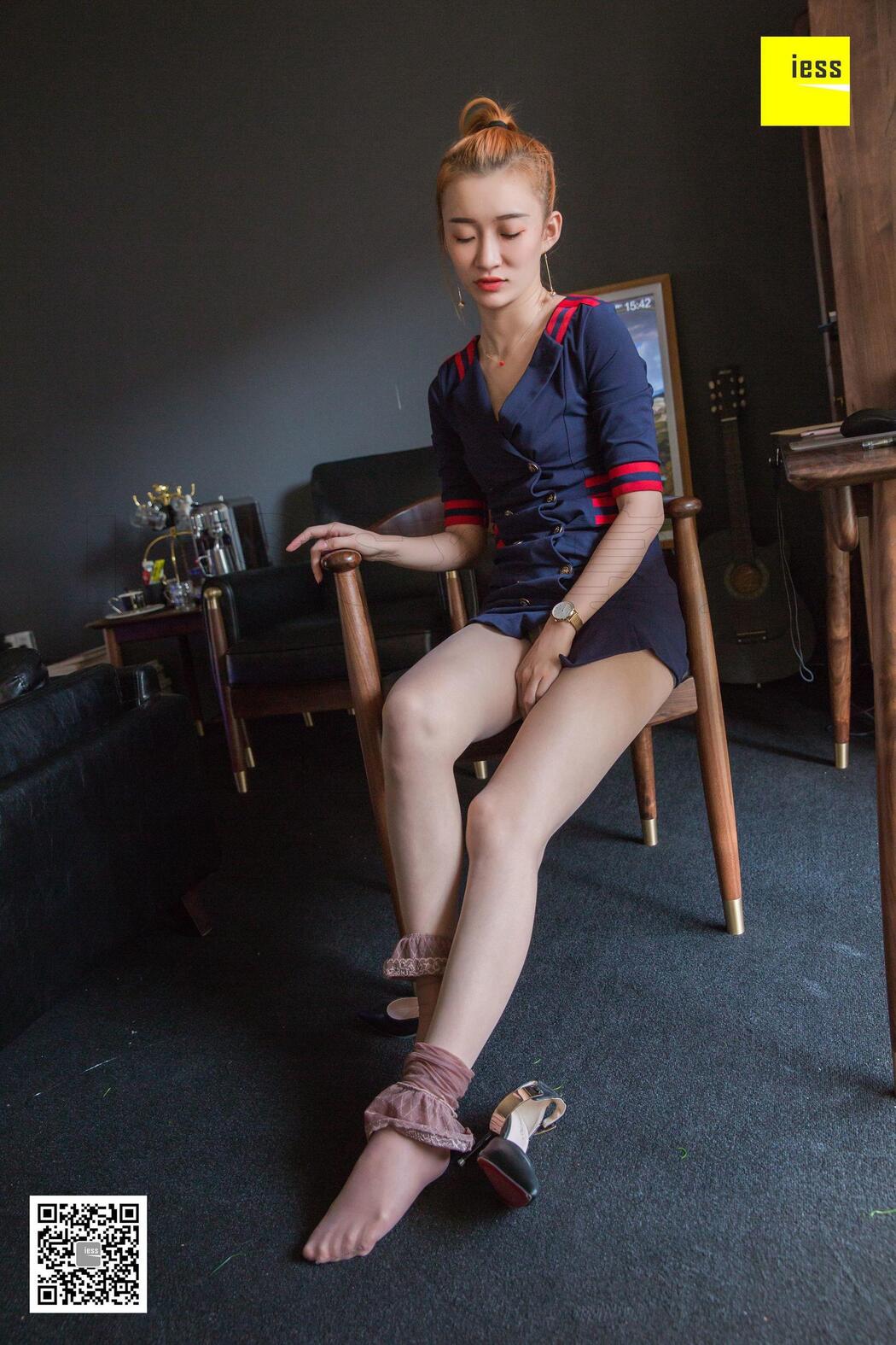 Model Qiu Qiu "Sister Qiu's Double Socks" [异思趣向IESS]