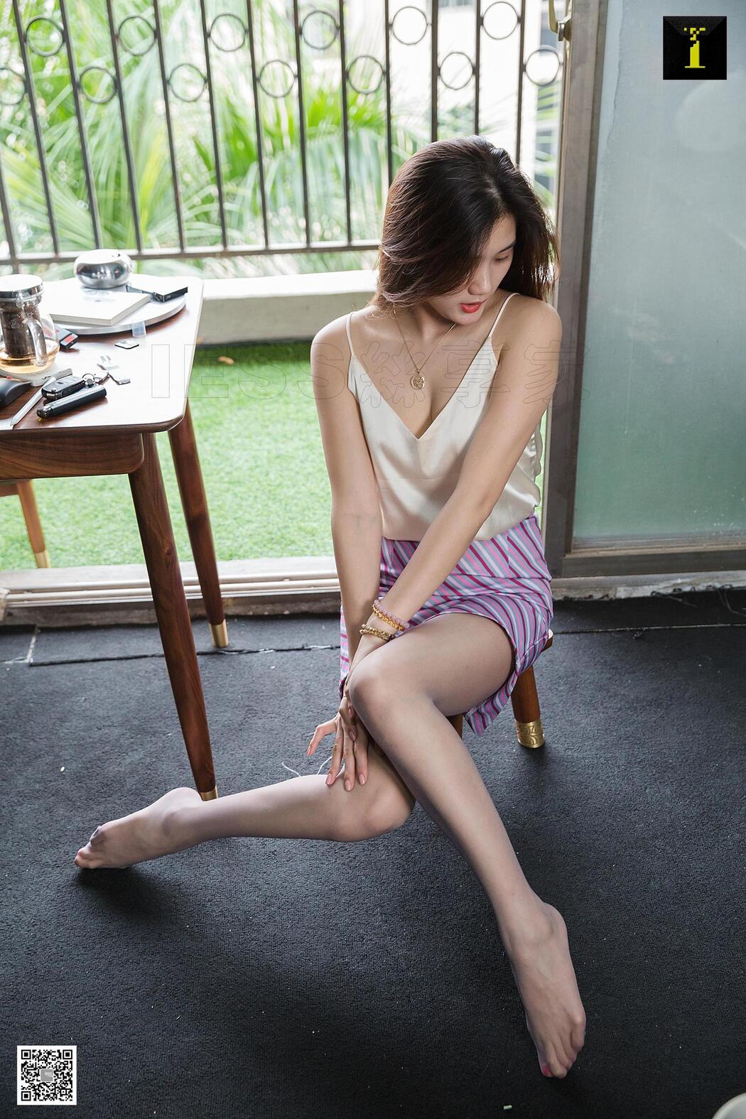 Yu Sai "Inspiring Eyes" [Iss to IESS] Beautiful legs and silk feet