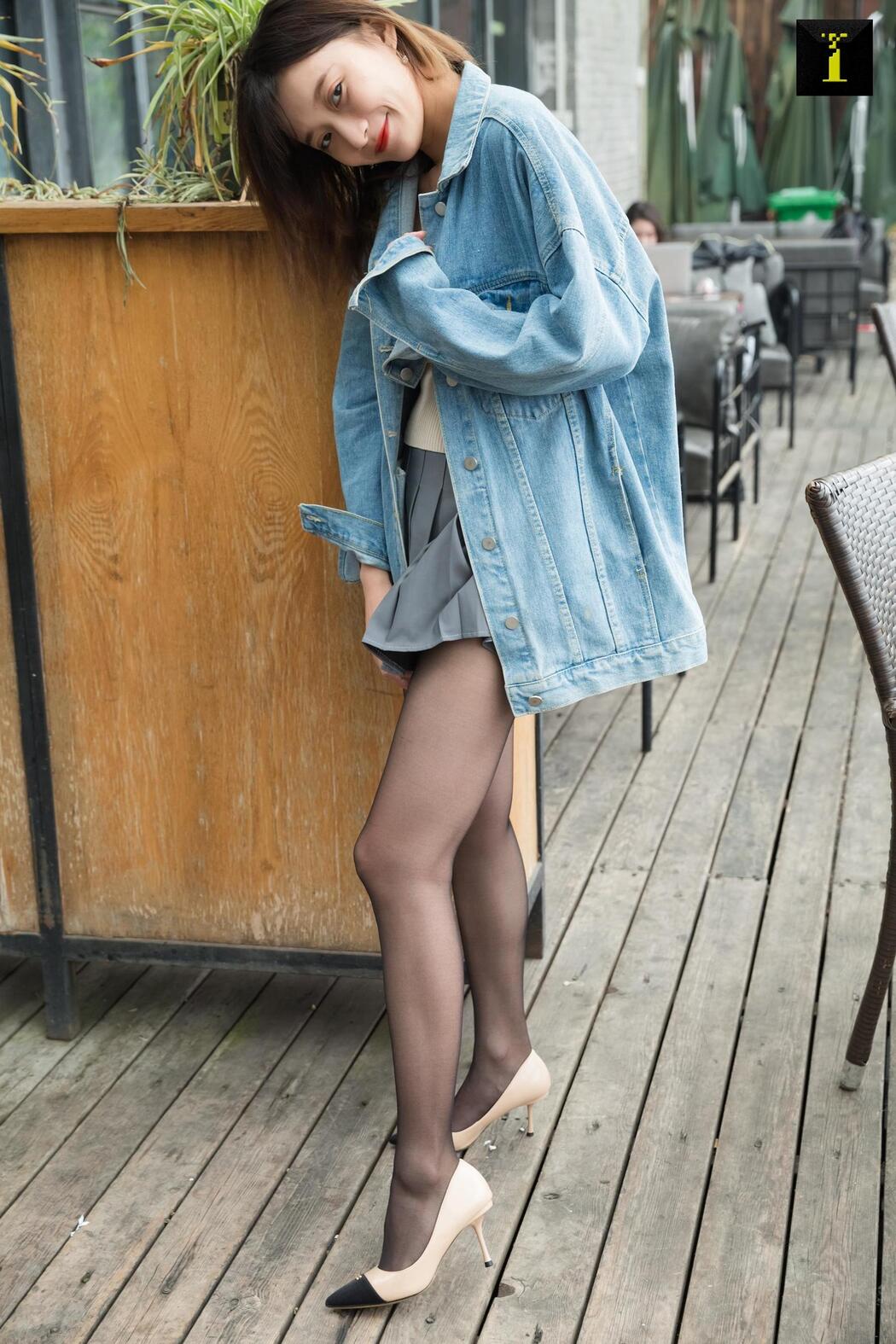 Qiuqiu "Autumn Denim Jacket" [Iss to IESS] Beautiful legs in stockings